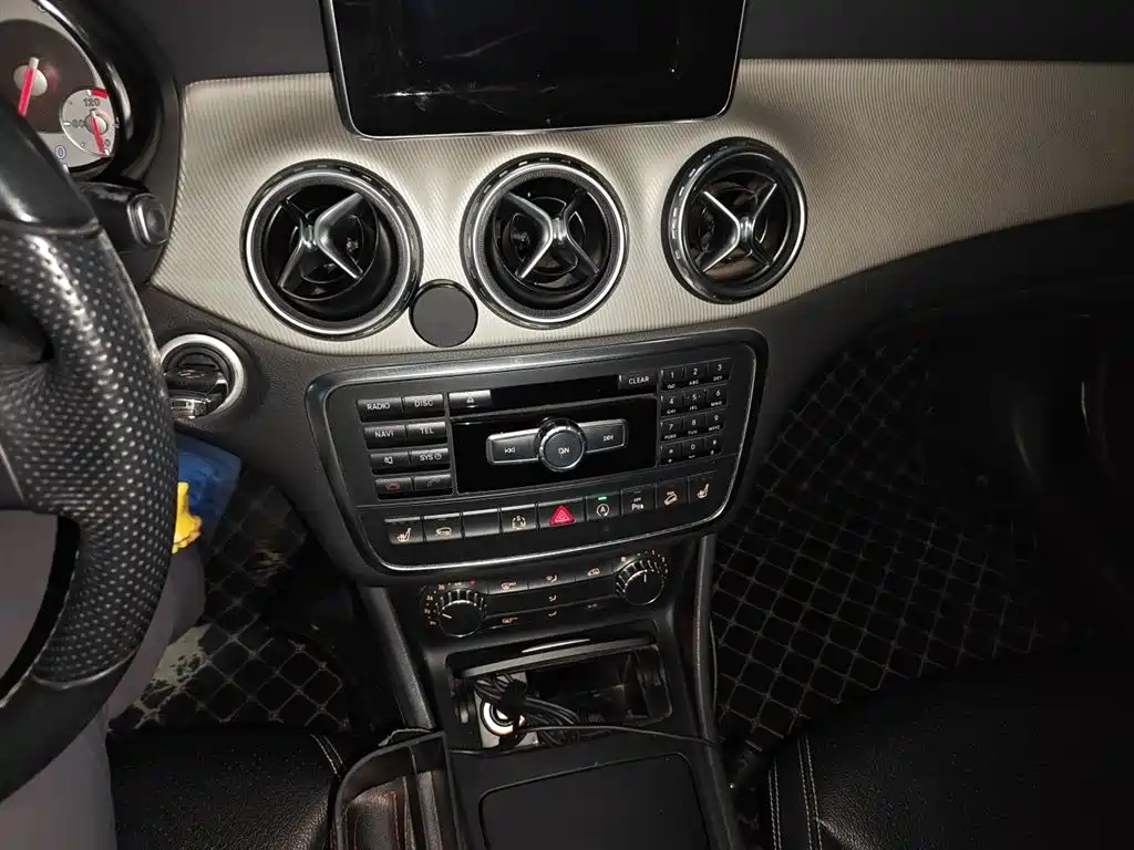 Mercedes-Benz GLA 2015 — фото 9