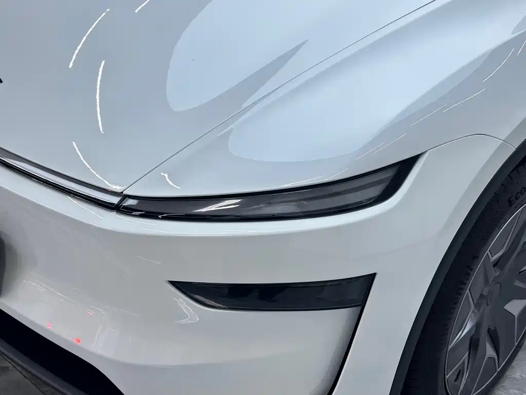 Tesla Model Y L 2026 — фото 11