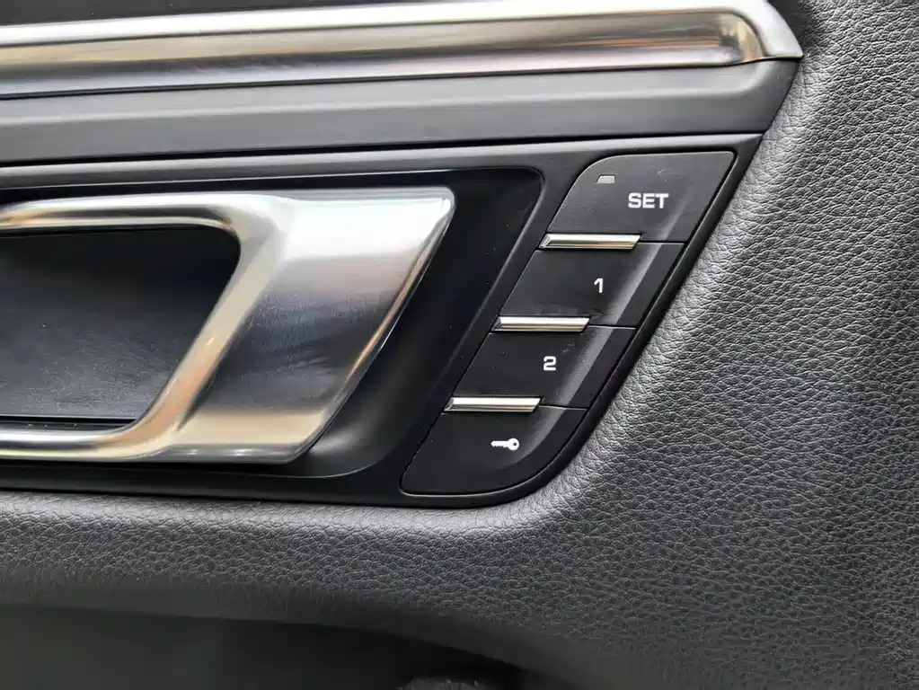 Porsche Macan 2023 — фото 13