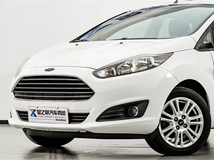 Ford Fiesta 2015 — фото 2