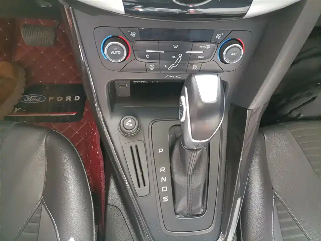 Ford Focus 2016 — фото 14