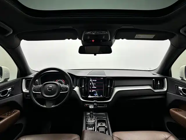 Volvo XC60 2021 — фото 11
