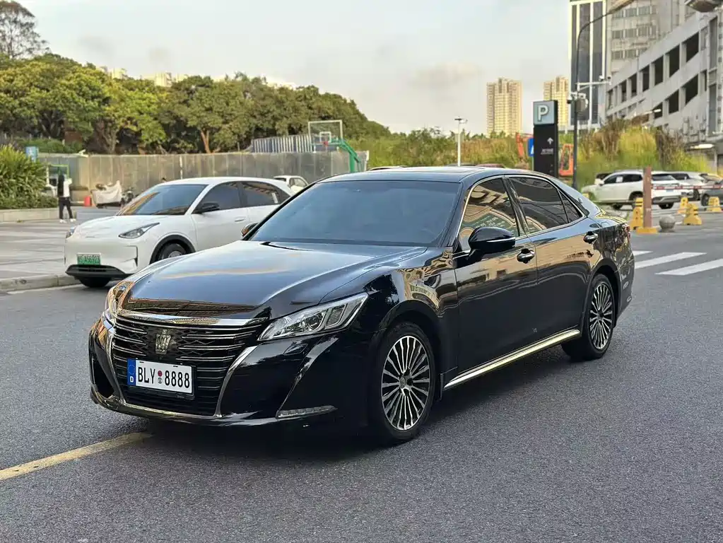 Toyota Crown 2018 — фото 1