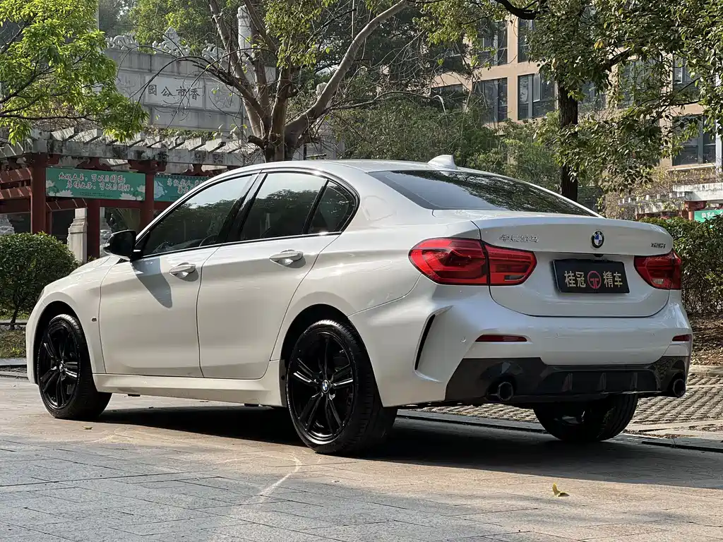 BMW 1 Series 2023 — фото 17