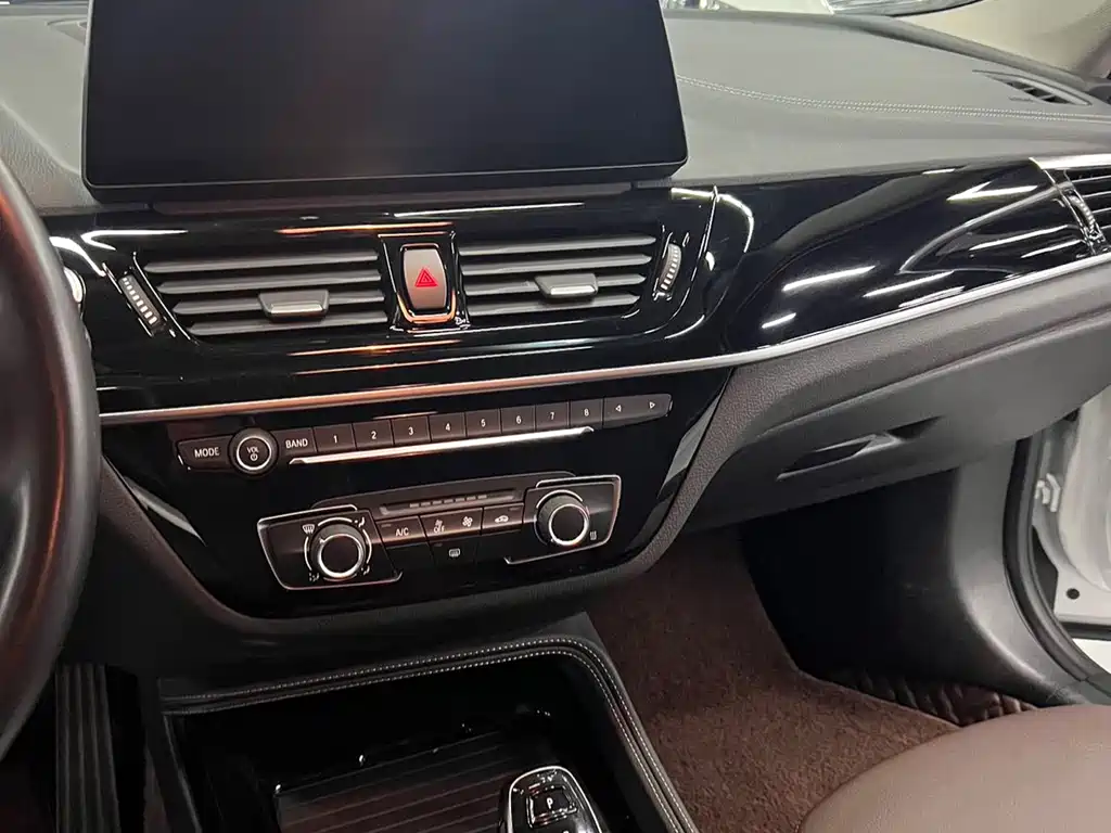 BMW 1 Series 2023 — фото 13
