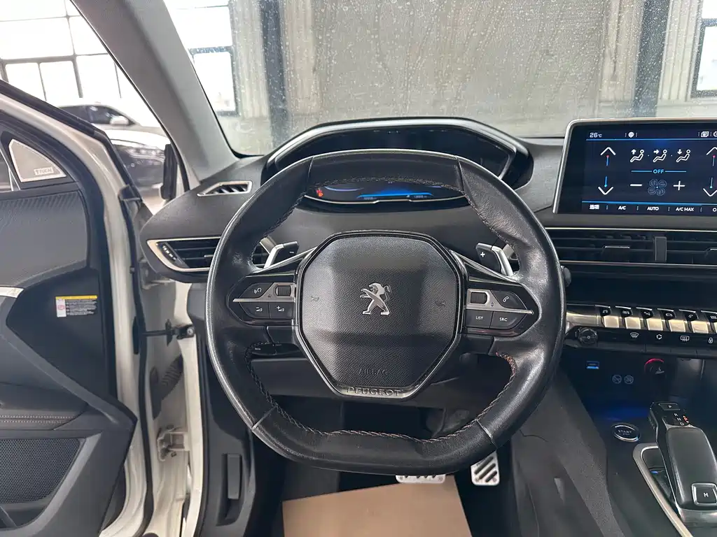Peugeot 5008 2017 — фото 15