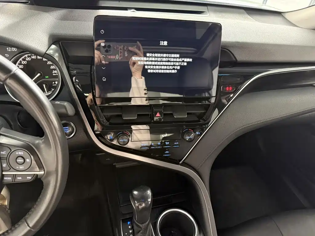 Toyota Camry 2021 — фото 12