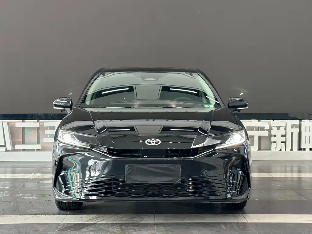 Toyota Camry 2025 — фото 2