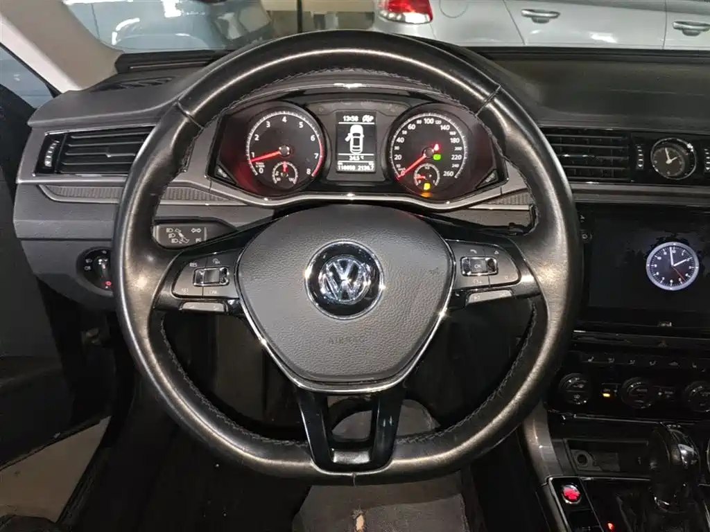 Volkswagen Passat 2018 — фото 11