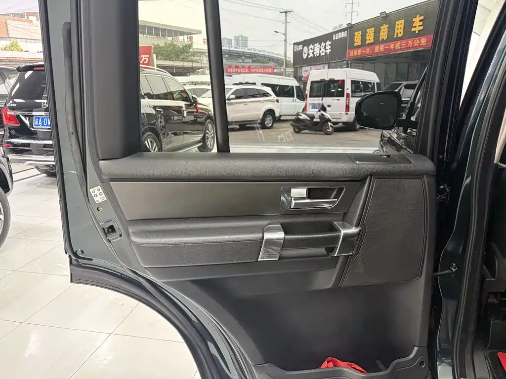 Land Rover Discovery 2015 — фото 21
