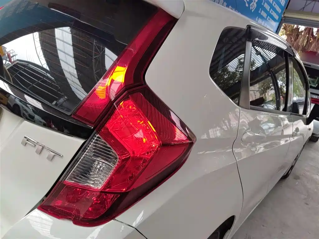 Honda Fit 2016 — фото 20