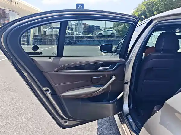 BMW 5 Series 2021