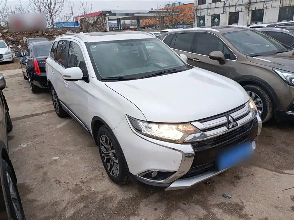 Mitsubishi Outlander 2018 — фото 4