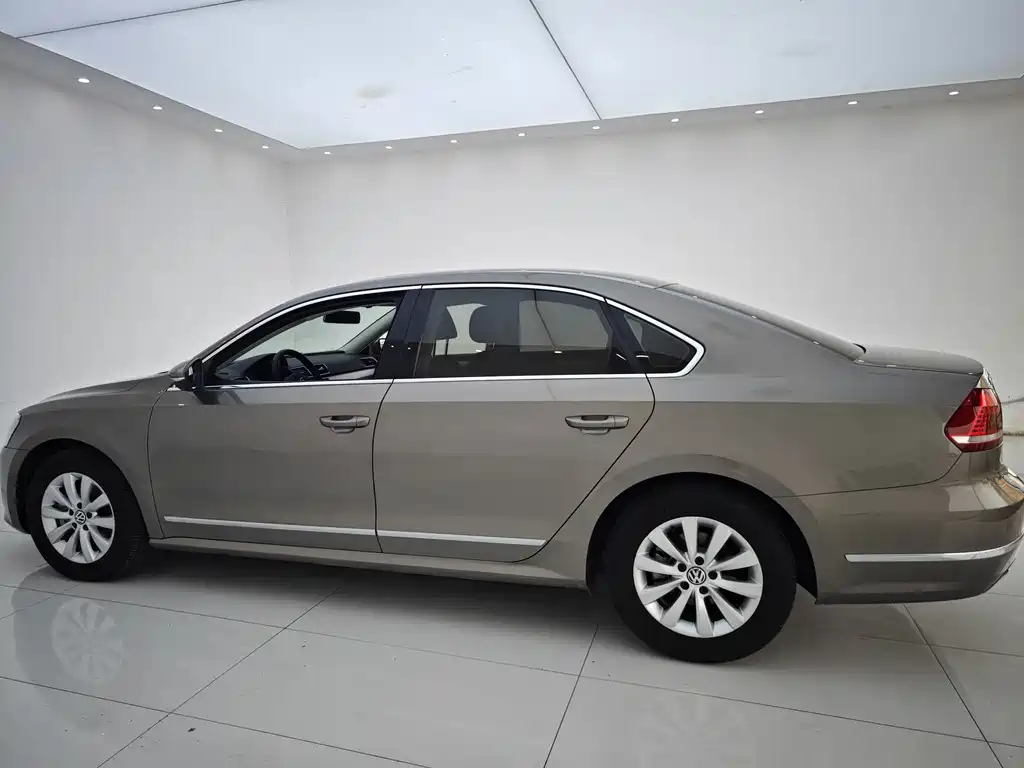 Volkswagen Passat 2014 — фото 15