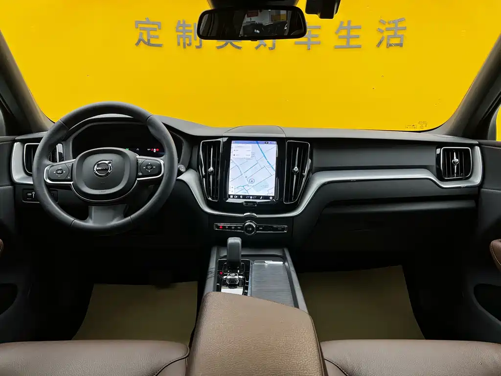 Volvo XC60 2022 — фото 13