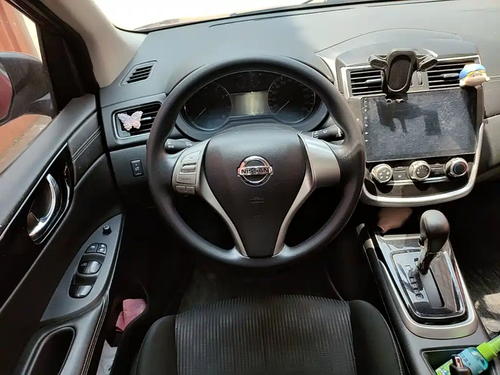 Nissan Tiida 2018 — фото 11