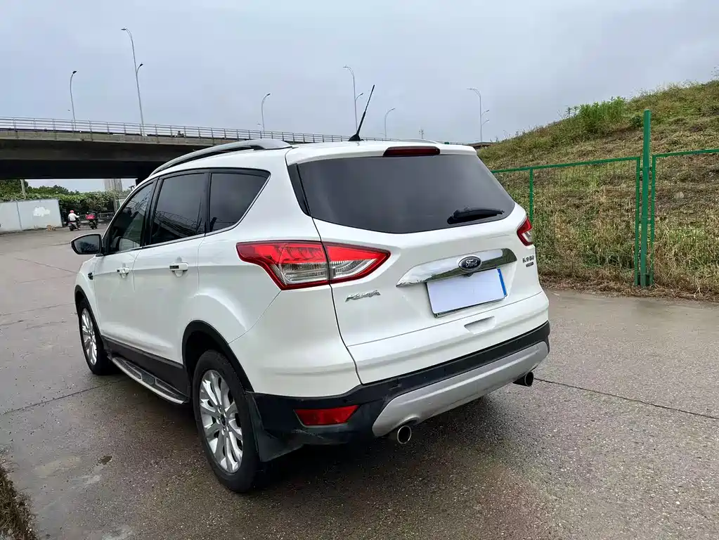 Ford Kuga 2015 — фото 16