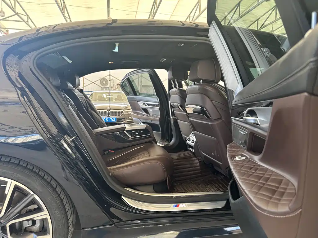BMW 7 Series 2020 — фото 19