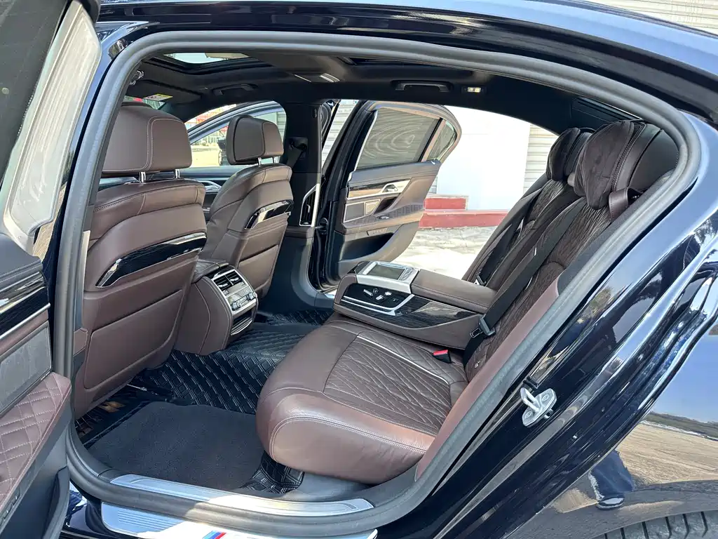 BMW 7 Series 2021 — фото 16