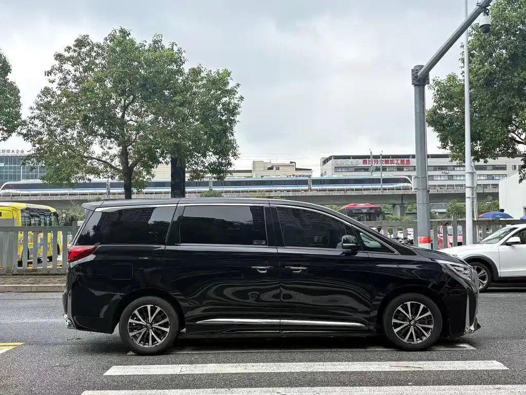 GAC Trumpchi M8 2022 — фото 4