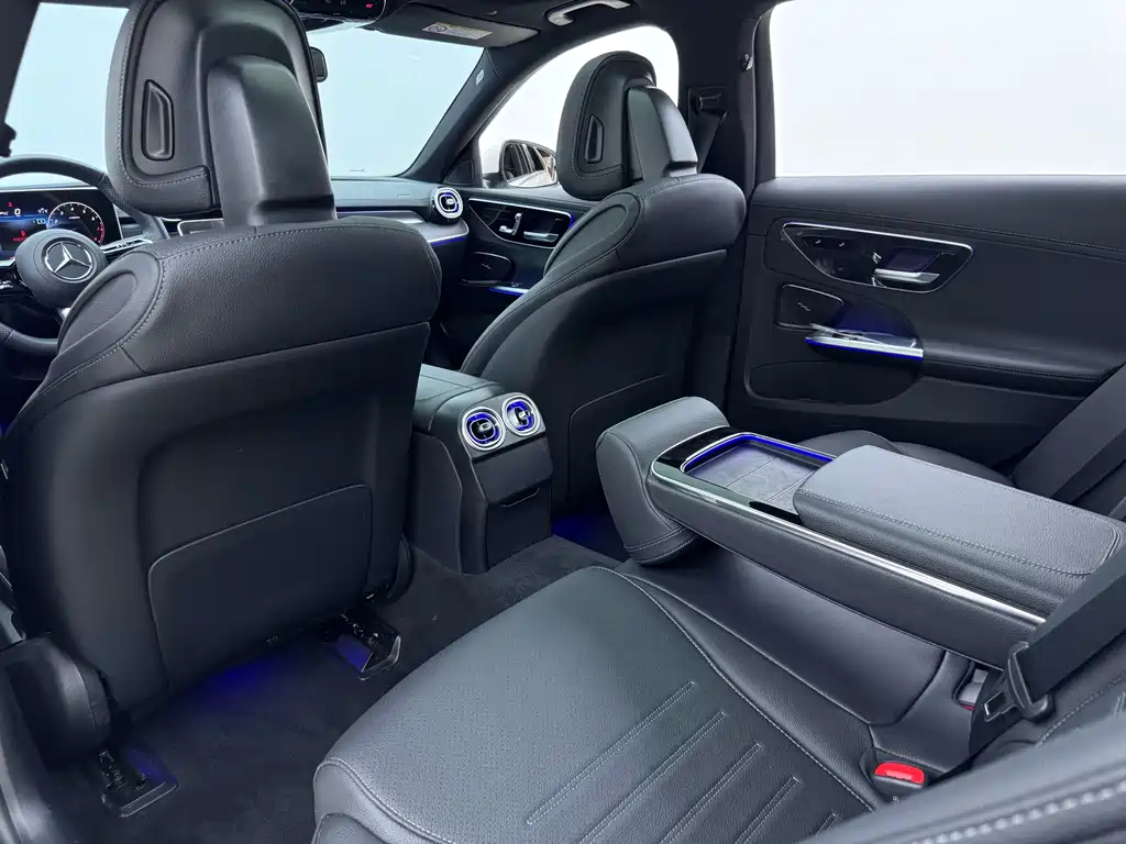 Mercedes-Benz C-Class 2023 — фото 8