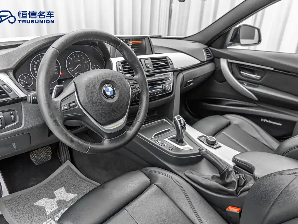 BMW 3 Series 2017 — фото 12