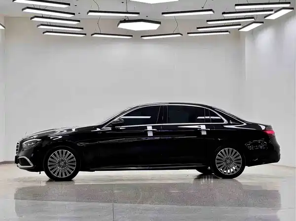 Mercedes-Benz E-Class 2023
