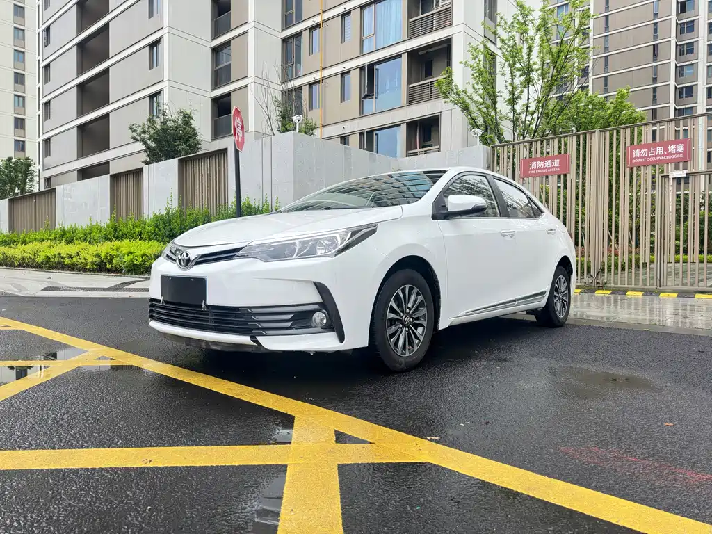 Toyota Corolla 2018 — фото 1
