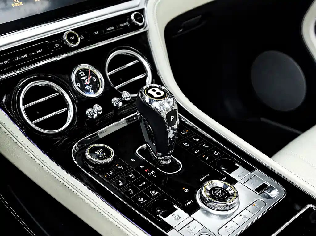 Bentley Continental 2020 — фото 11