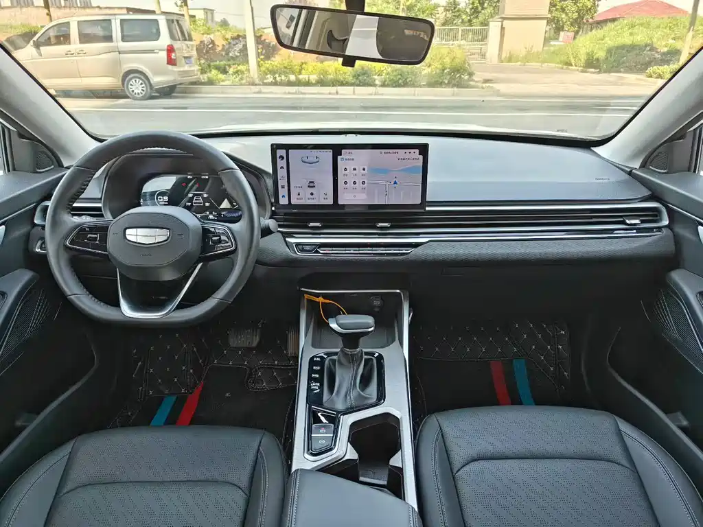 Geely Emgrand 2023