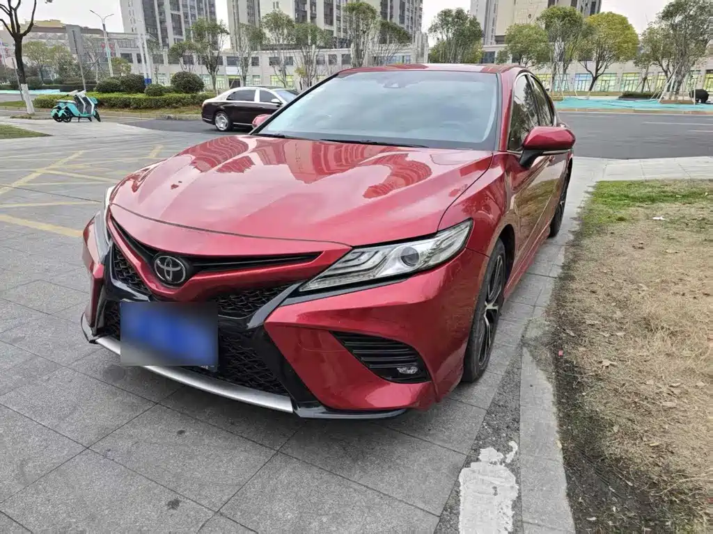 Toyota Camry 2018 — фото 1