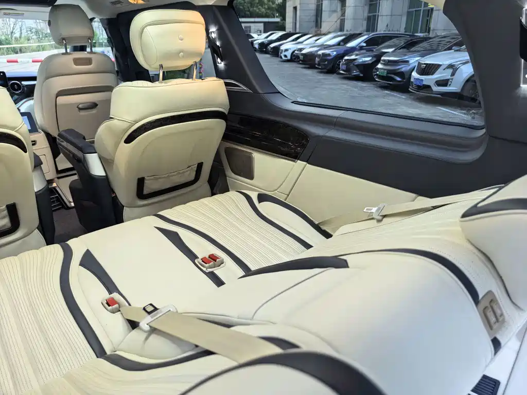 Mercedes-Benz V-Class 2022 — фото 13