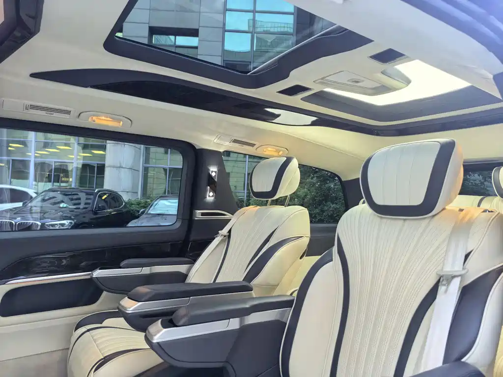 Mercedes-Benz V-Class 2022 — фото 10