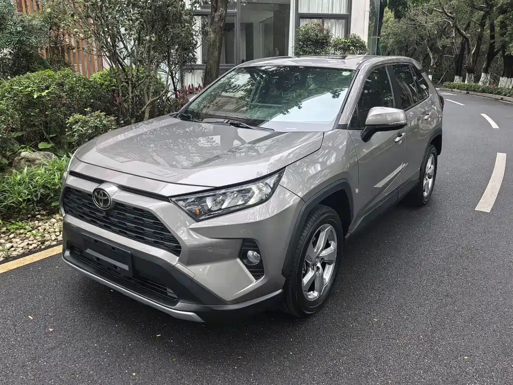 Toyota RAV4 2020 — фото 1