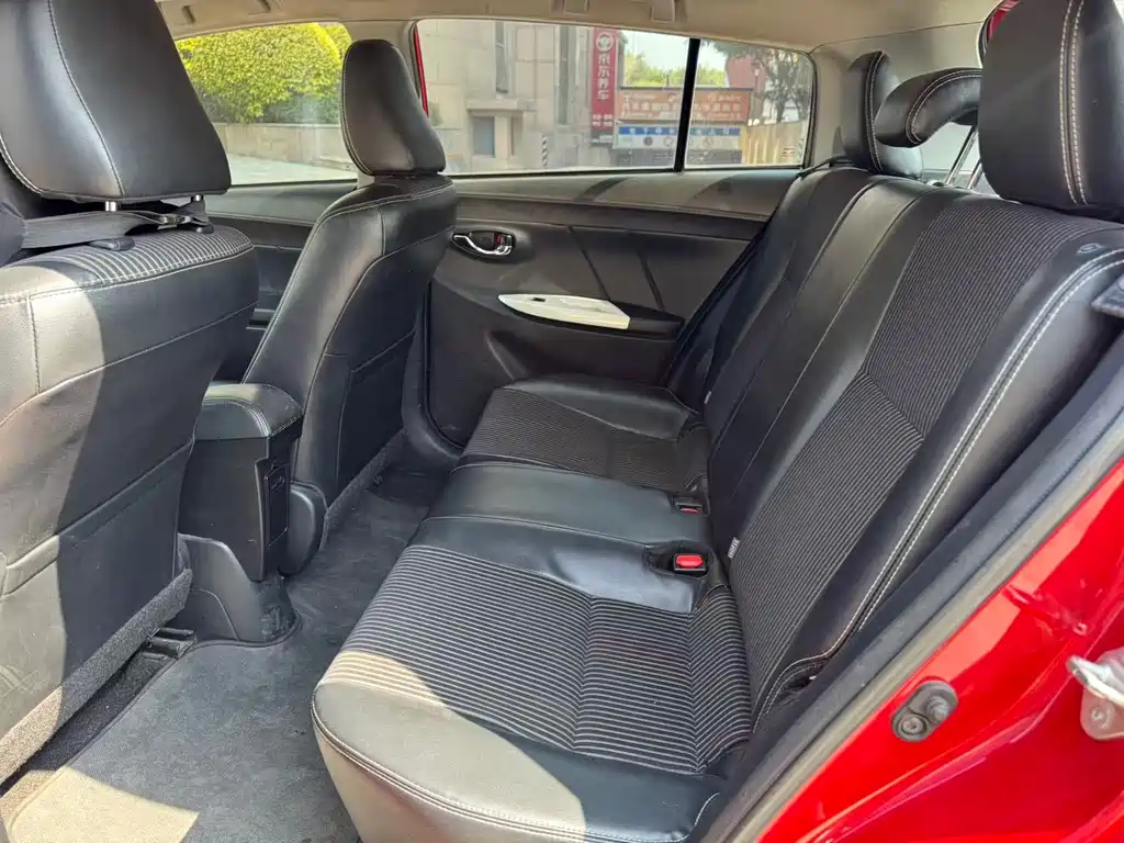 Toyota Yaris L 2015 — фото 6