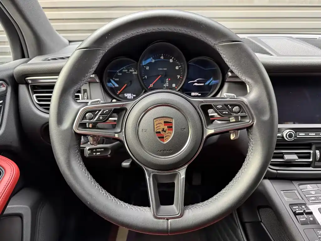 Porsche Macan 2019 — фото 11