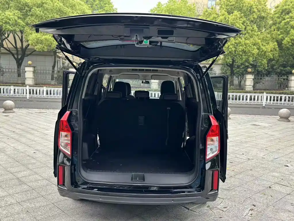 Wuling Journey 2022