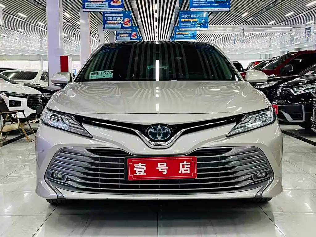 Toyota Camry 2018 — фото 2