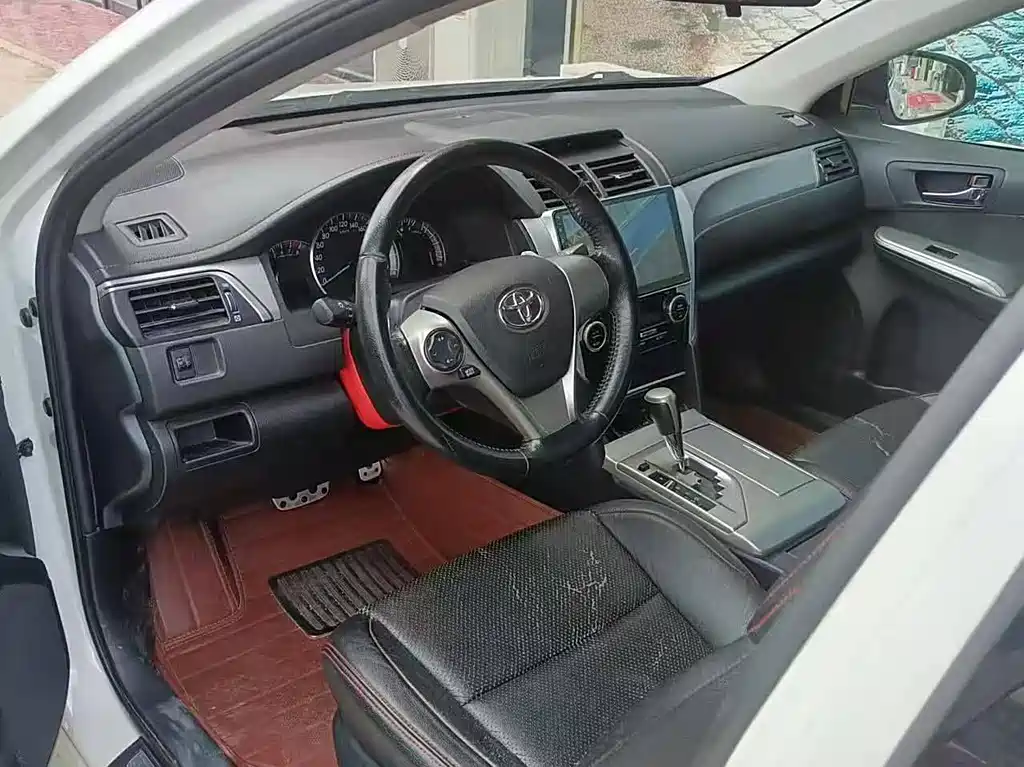 Toyota Camry 2014 — фото 7