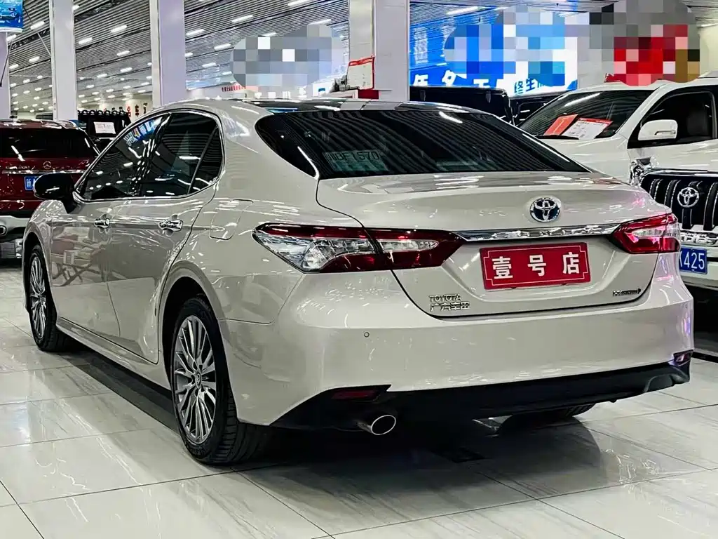 Toyota Camry 2018 — фото 6