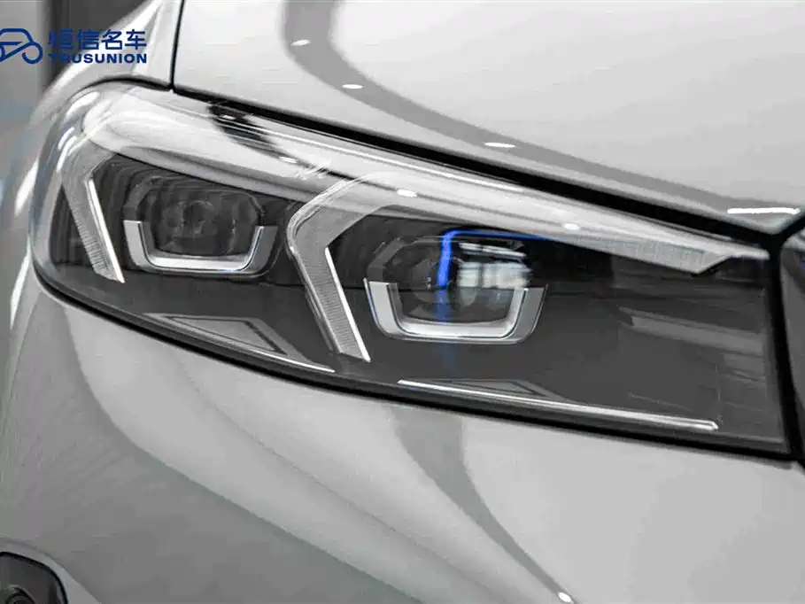 BMW 3 Series 2025 — фото 10