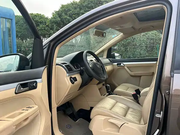 Volkswagen Touran 2011