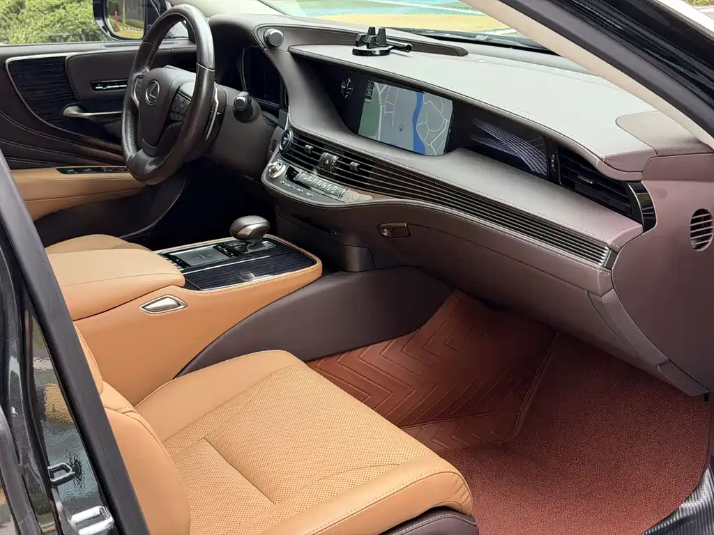 Lexus LS 2019 — фото 10