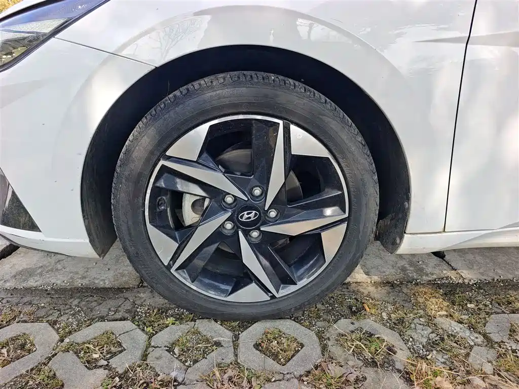 Hyundai Elantra 2023 — фото 23