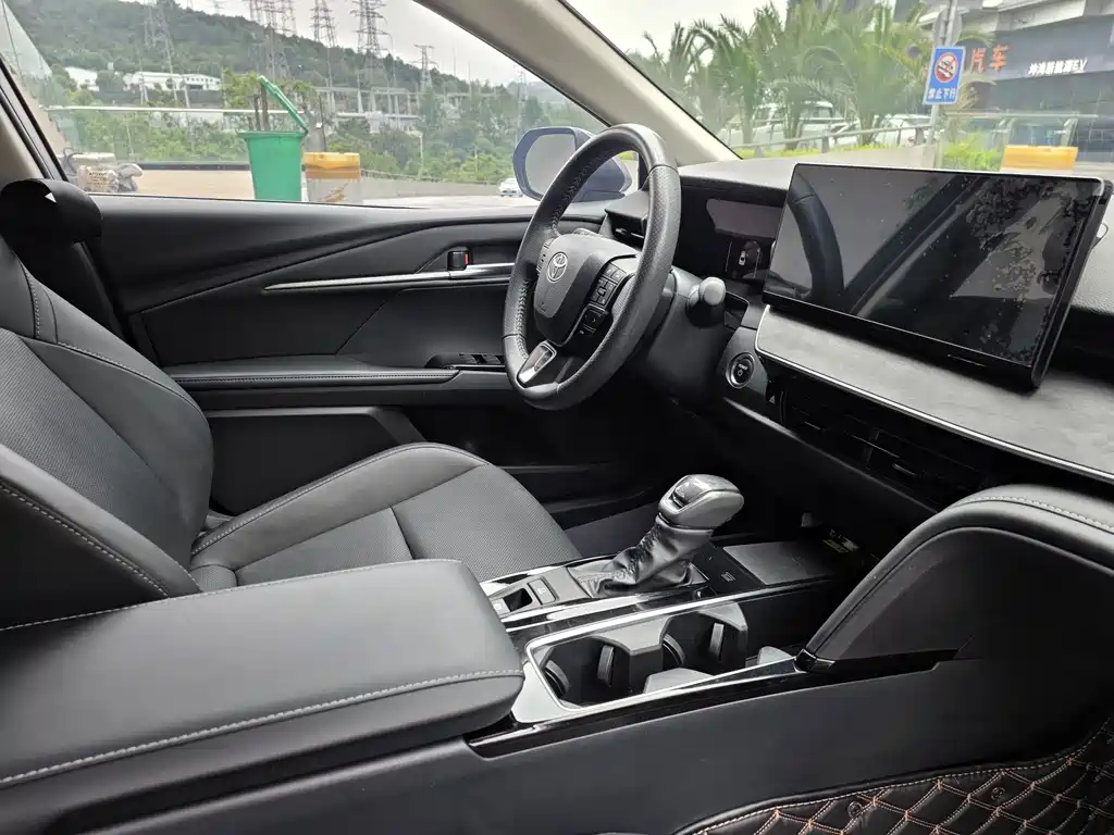 Toyota Camry 2024 — фото 14