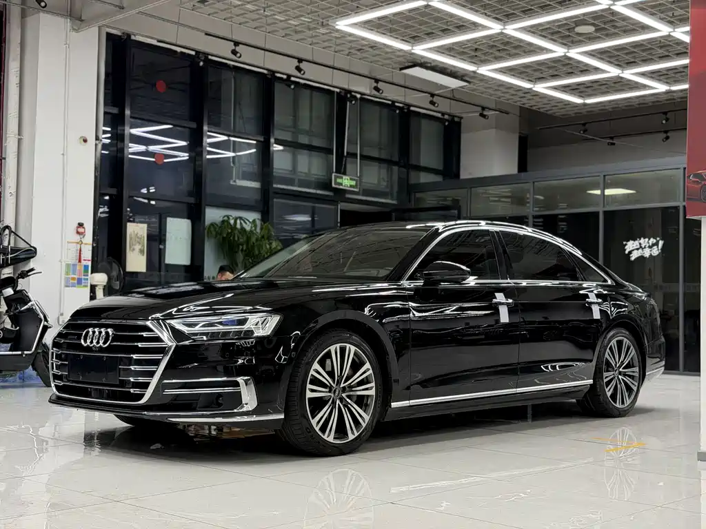 Audi A8 2019 — фото 1
