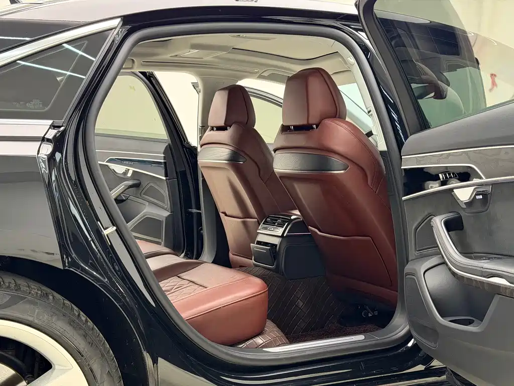 Audi A8 2023 — фото 10