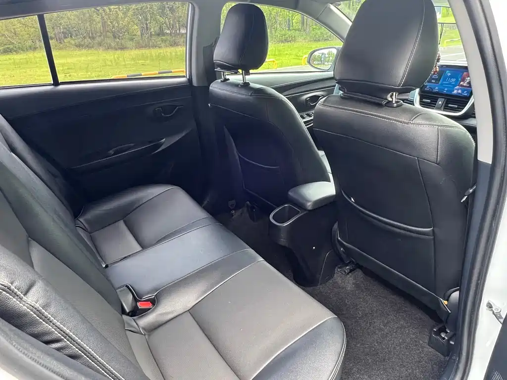 Toyota Yaris L 2018 — фото 12