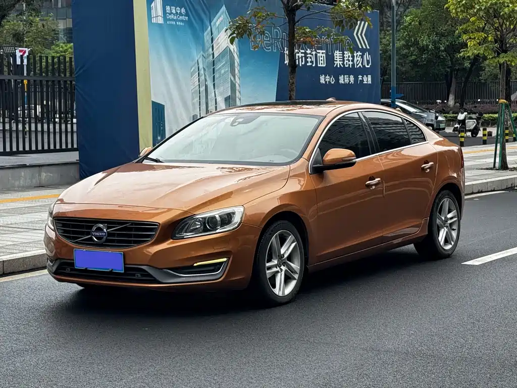 Volvo S60 2014 — фото 1