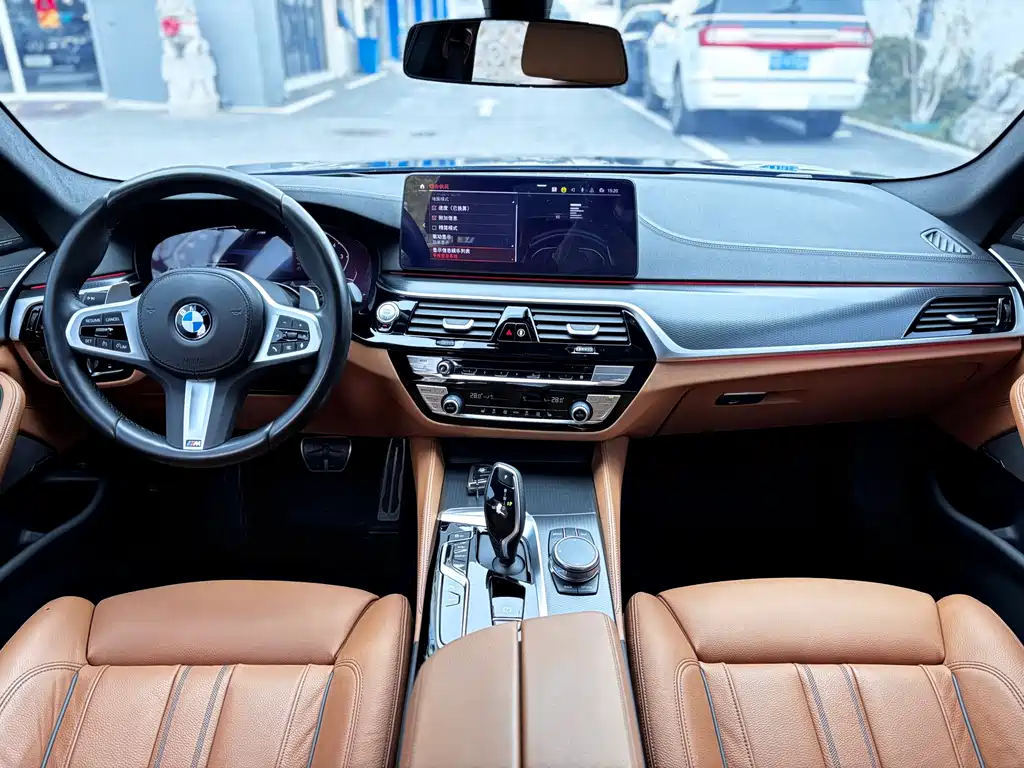 BMW 5 Series 2023 — фото 9